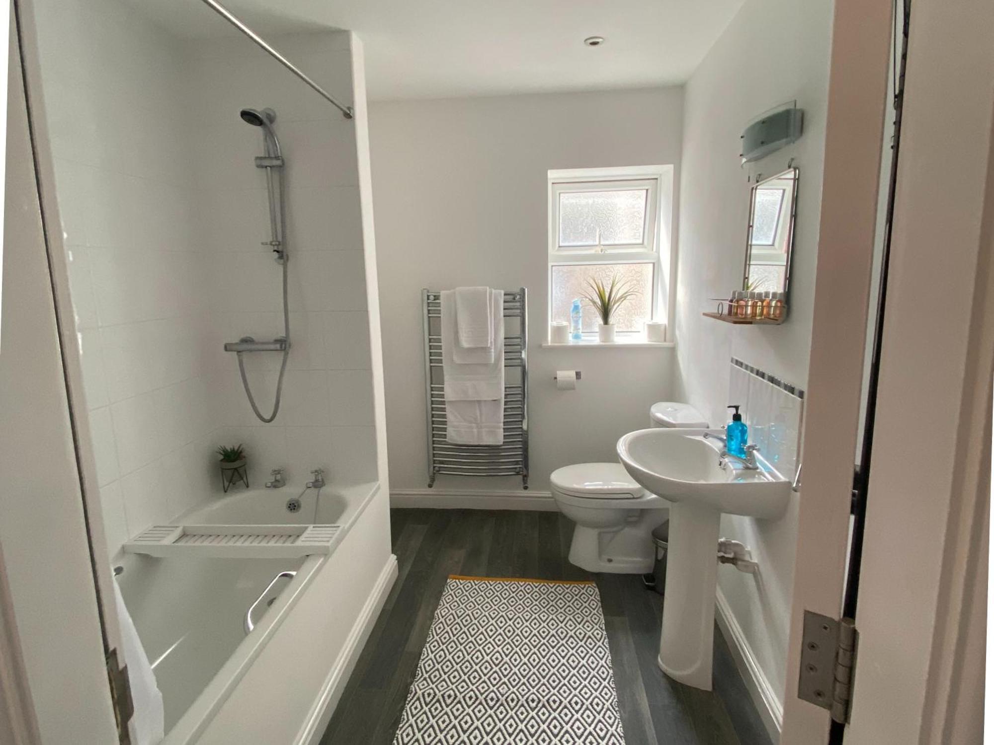 Eden Escapes Serviced Apartments Morecambe Esterno foto