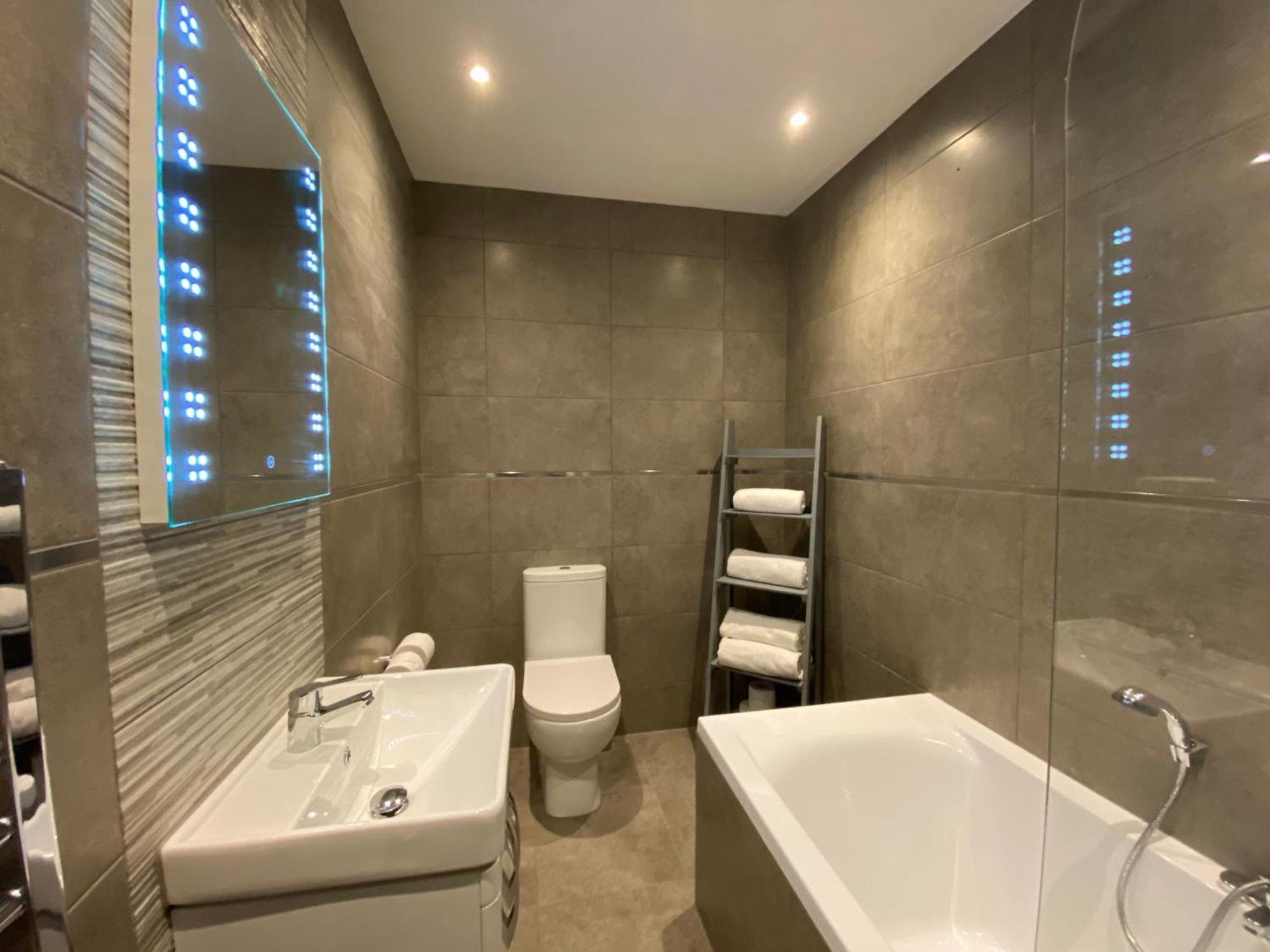 Eden Escapes Serviced Apartments Morecambe Esterno foto